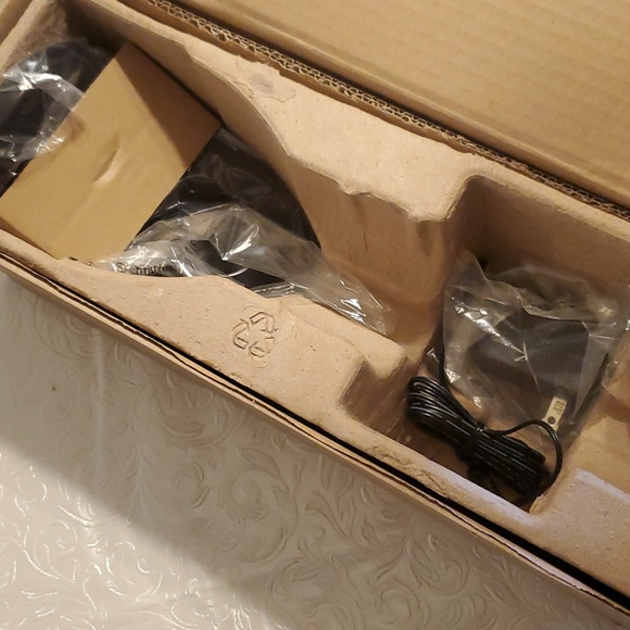 Brand new electric wine opener - Picture 3 of 4